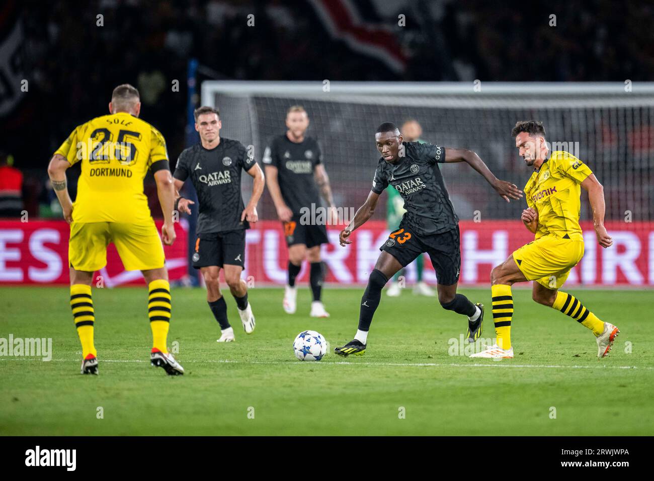 Paris, France. 19 septembre 2023. Randal kolo Muani lors du 1e tour de l'UEFA Champions League Group F match entre le Paris Saint-Germain (PSG) et le Borussia Dortmund (BVB) au stade du Parc des Princes à Paris le 19 septembre 2023. Photo Eliot Blondet/ABACAPRESS.COM crédit : Abaca Press/Alamy Live News Banque D'Images