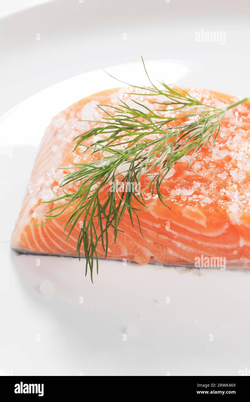 Gravlax, saumon salé et sucré, une cuisine scandinave Banque D'Images
