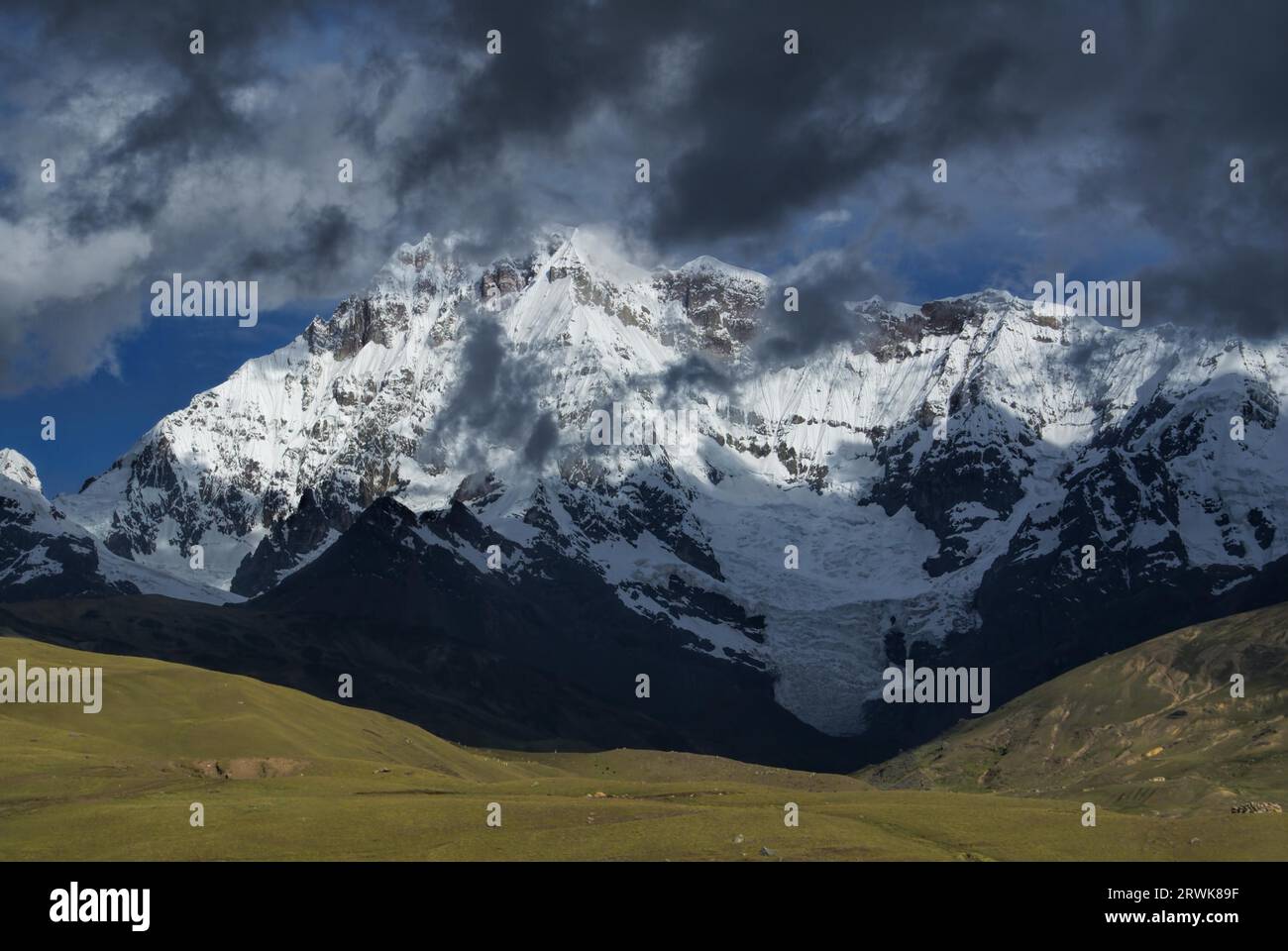 Vue rapprochée du Soleil, de l'Ausangate randonnée au Pérou Banque D'Images