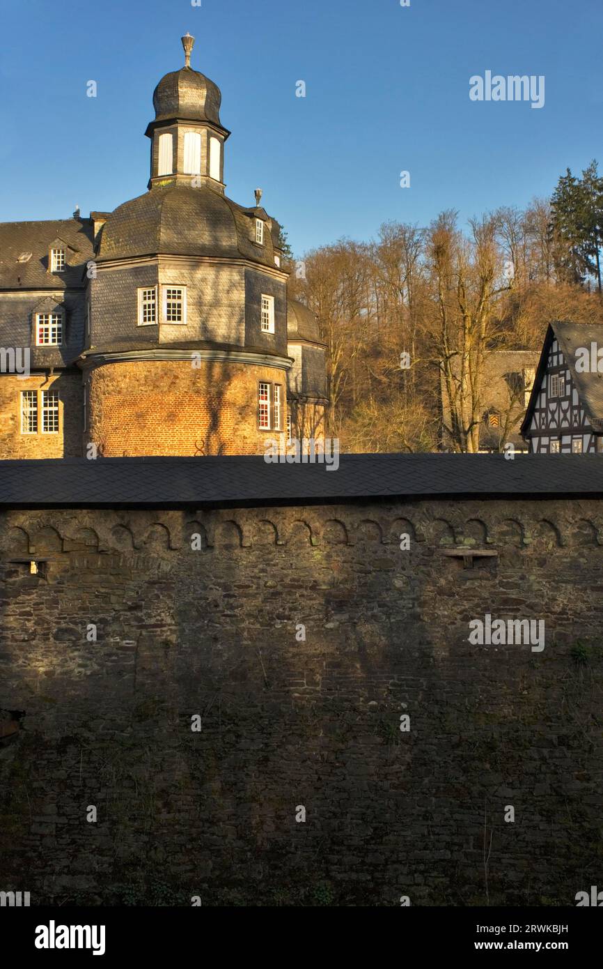 Le château de Crottorf dans le Wildenburg Land Banque D'Images