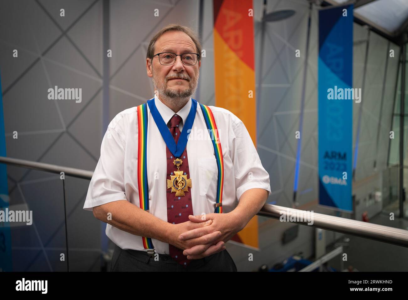 Le président nouvellement élu du conseil de la British Medical Association, le professeur Philip Banfield, photographié lors de leur réunion annuelle de représentants à Liverpool. Professeur Banfield est obstétricien, éducateur et universitaire basé dans le nord du pays de Galles. Il est actuellement président du Comité des consultants gallois de la BMA, président sortant du Conseil gallois de la BMA et siège au Conseil britannique depuis 2012. Il vit au pays de Galles, est marié à un médecin généraliste et a un fils qui est également médecin généraliste. Banque D'Images