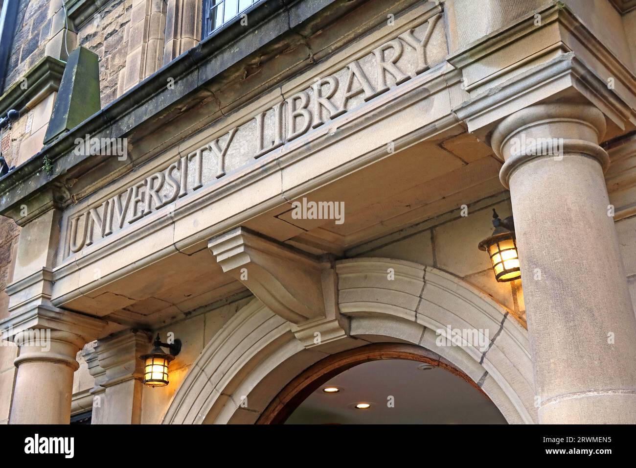 Durham University Palace Green Library 1858 entrée , Durham, Angleterre, Royaume-Uni Banque D'Images