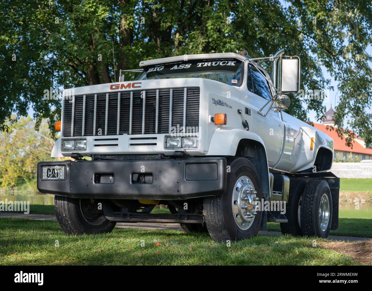FRANKENMUTH, MI/États-Unis - 10 SEPTEMBRE 2023 : « Big Ass Truck », Un camion GMC Top Kick Turbo Diesel 7000, Frankenmuth Auto Fest, Heritage Park. Banque D'Images