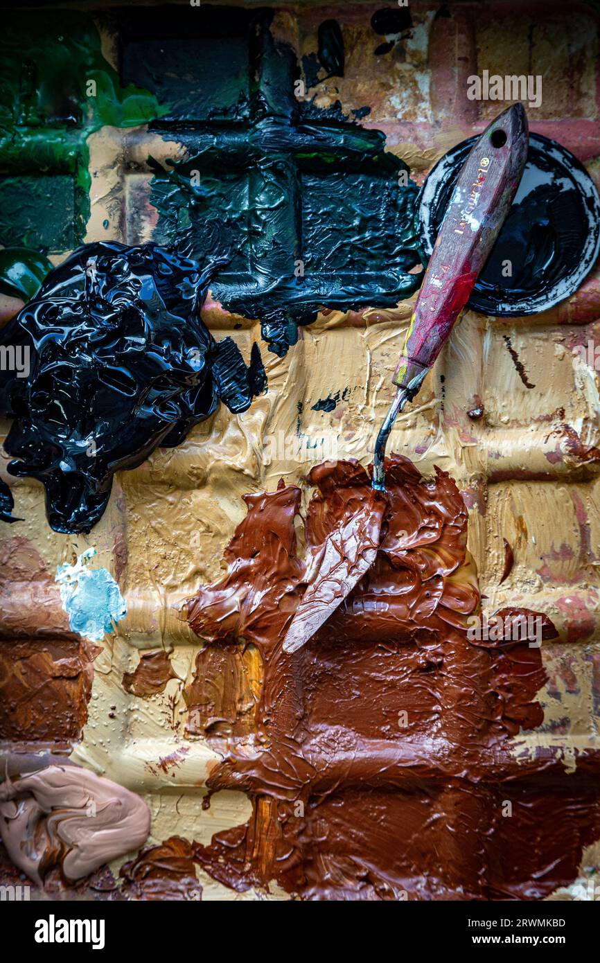 Un couteau à palette , Un couteau à palette est utilisé pour ramasser, appliquer et mélanger de la peinture sur votre palette.manipuler la peinture sur la palette mélanger ou appliquer Banque D'Images
