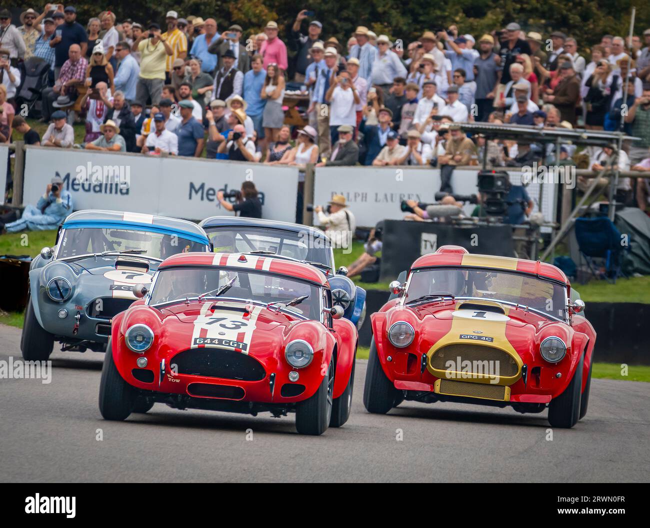 La course de voitures classiques Royal automobile Club TT Celebration 2023 au Goodwood Revival, West Sussex UK Banque D'Images