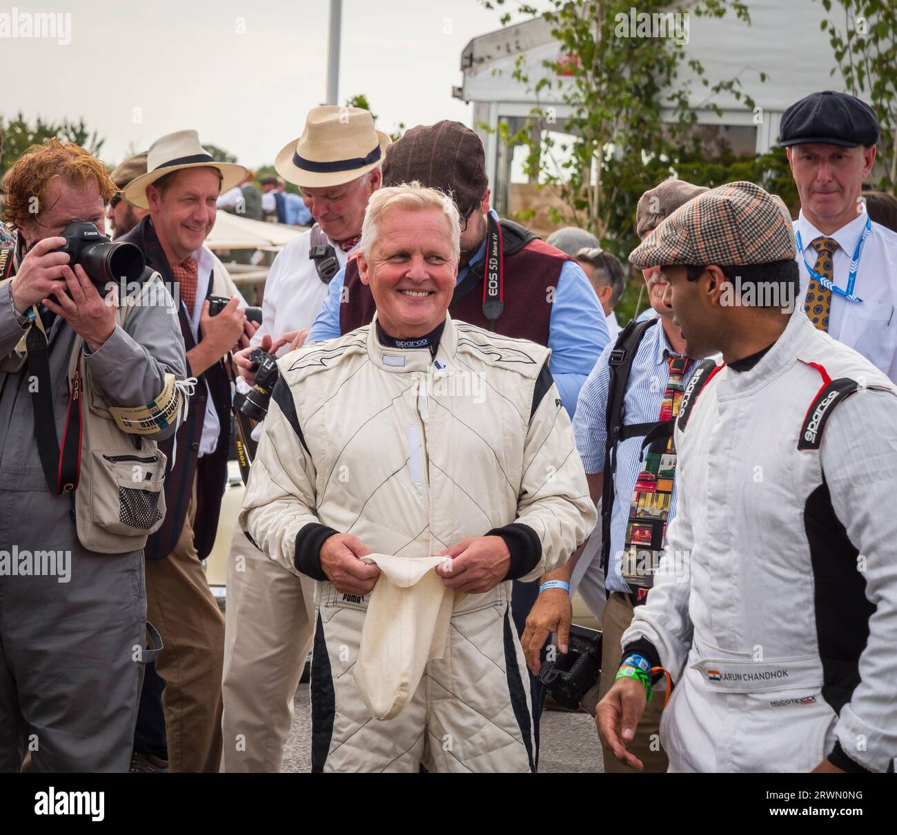 Johnny Herbert et Karun Chandhok au Goodwood Revival, West Sussex UK Banque D'Images