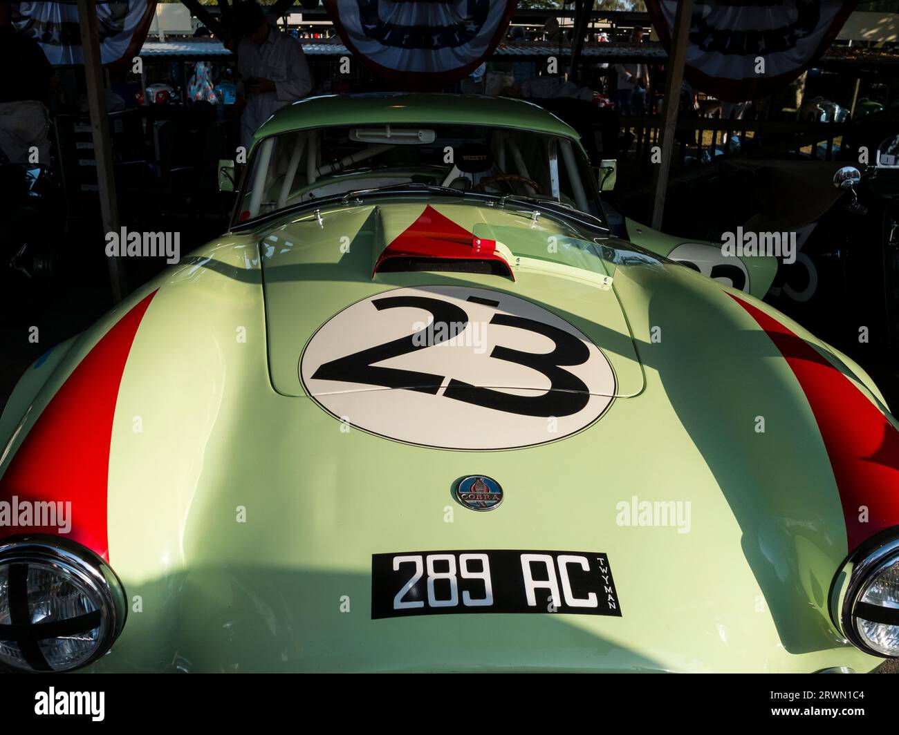 AC Cobra dans le paddock du Goodwood Revival, West Sussex UK Banque D'Images