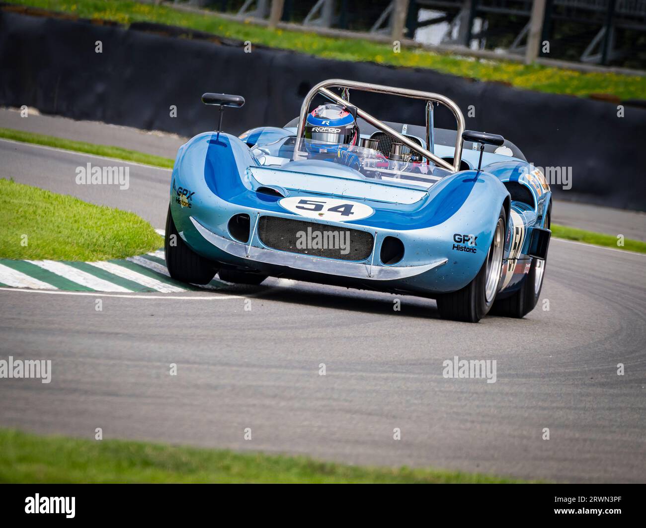 Une McLaren Chevrolet M1B en piste lors des essais sur le circuit de course automobile Goodwood, West Sussex UK 2023 Banque D'Images