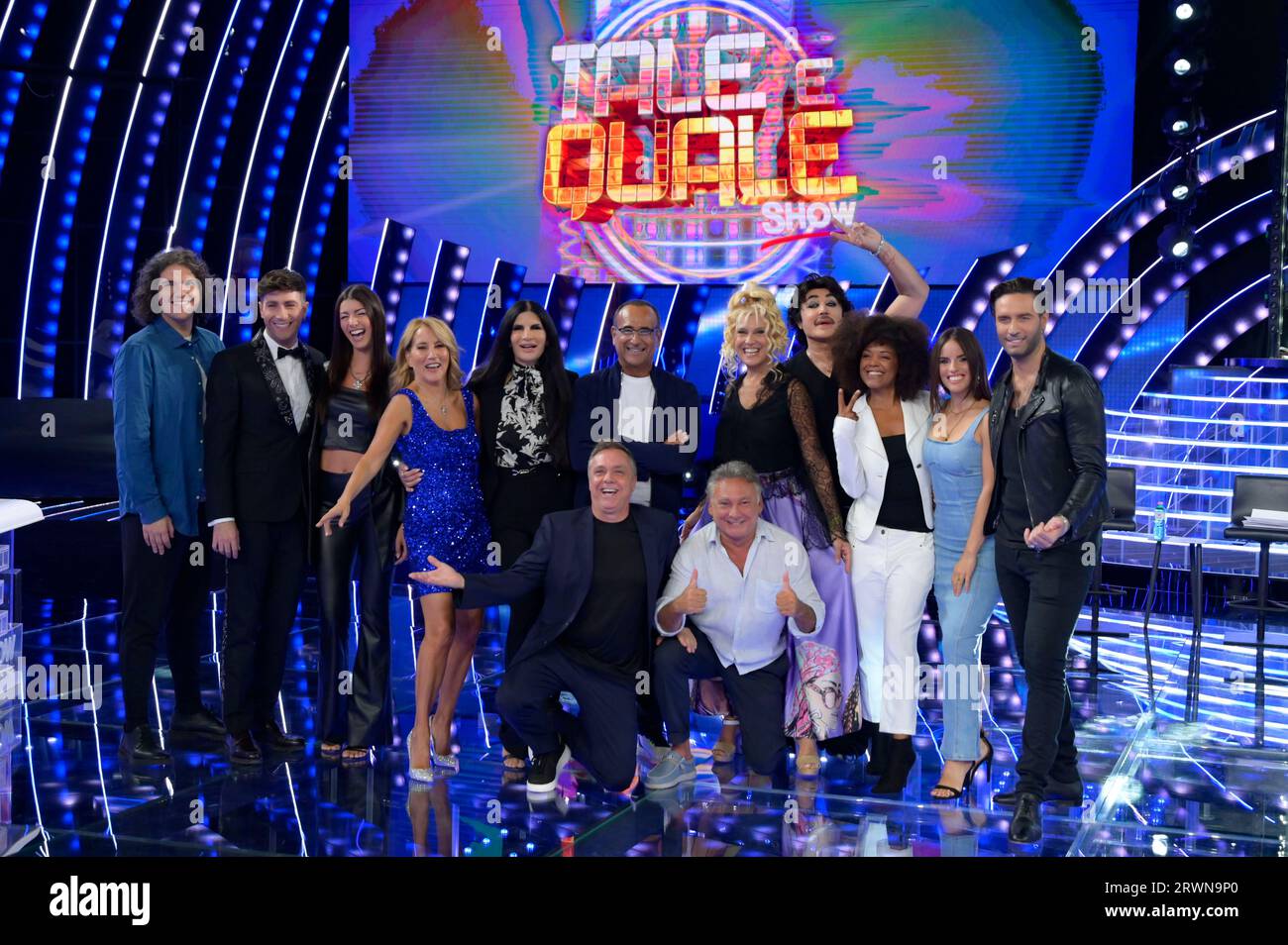 Gaudiano, Lorenzo Licitra, Ginevra Lamborghini, JO Squillo, Pamela Prati, Carlo Conti, Maria Teresa Ruta, Scialpi, Jasmine Rotolo, Ilaria Mongiovì, Alex Belli und hockend Gabriele Cirillo, und Francesco Paolantoni beim Photocall zur Rai TV-Show 'Tale e Quale Show 2023' in den Fabrizio Frizzi Studios. ROM, 20.09.2023 Banque D'Images