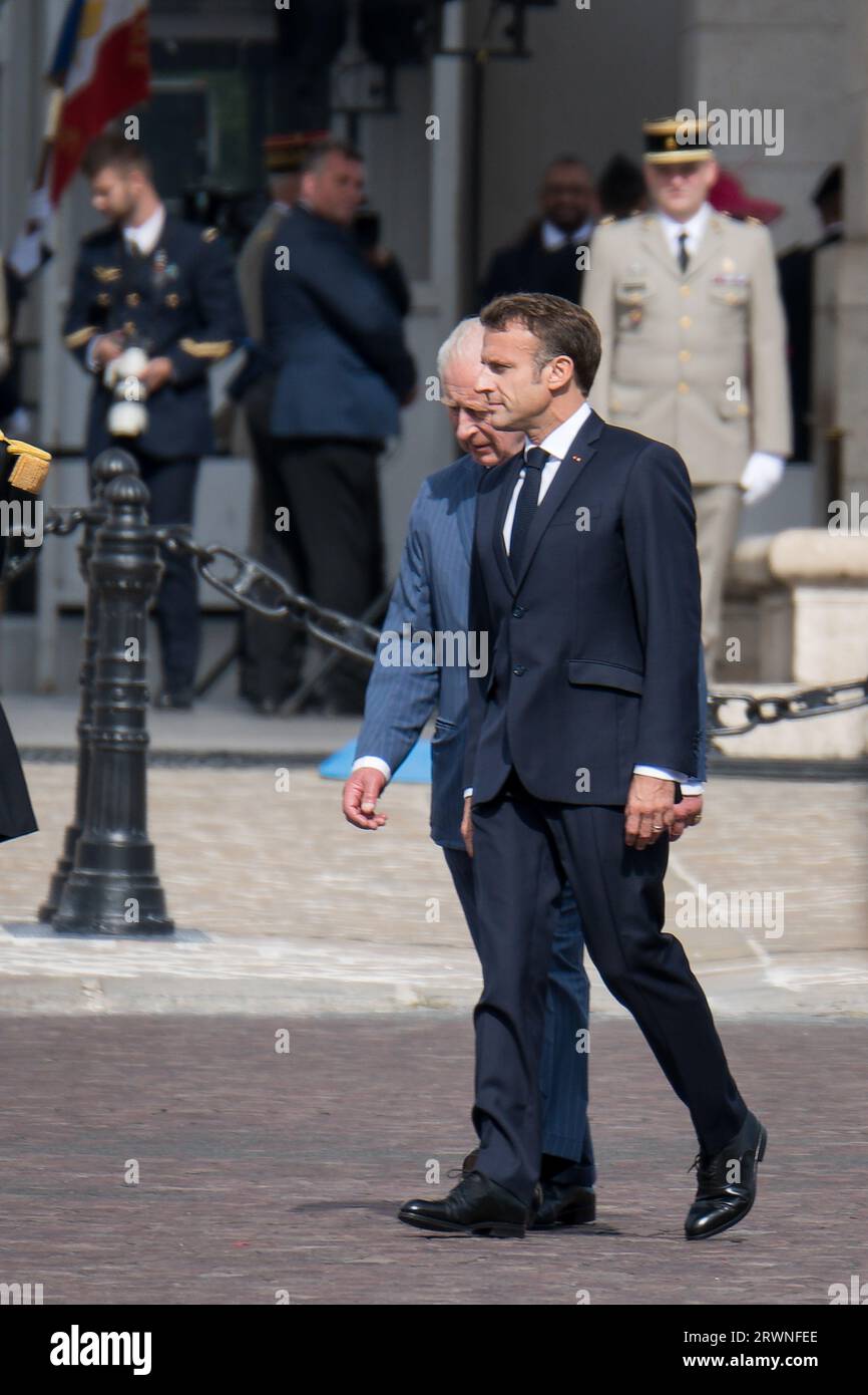 Paris, France, 20 septembre 2023. Le président Macron avec le roi Charles III lors de la cérémonie de bienvenue à l'Arc de Triomphe - Jacques Julien/Alamy Live News Banque D'Images