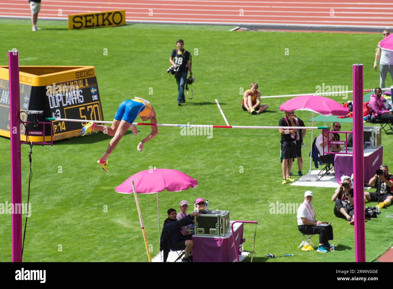 Armand Duplantis - Pole-Vault lors des Championnats du monde d'athlétisme de Londres 2017 Banque D'Images