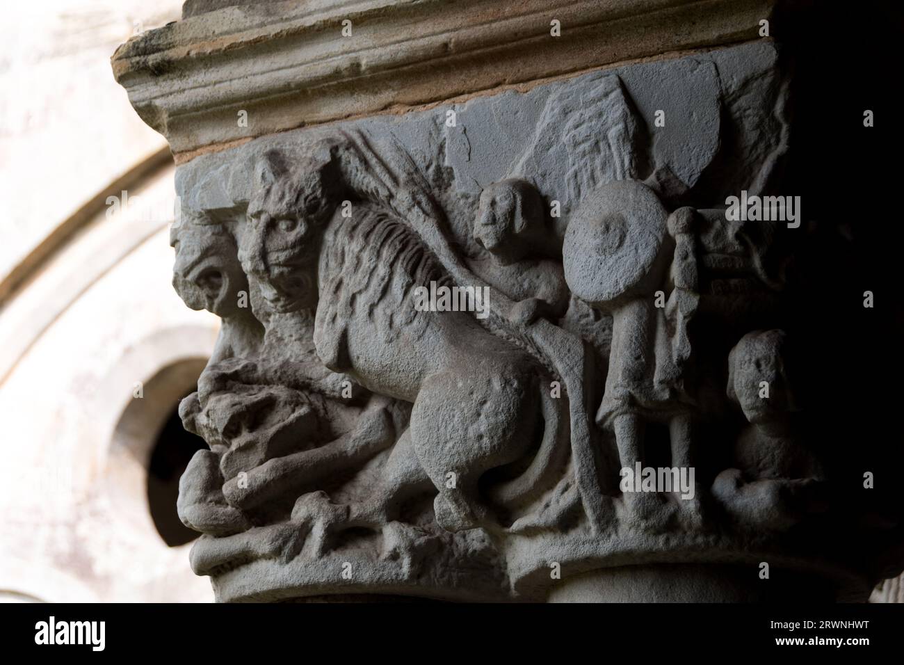 antiguo claustro de la Colegiata de Santillana del Mar Banque D'Images