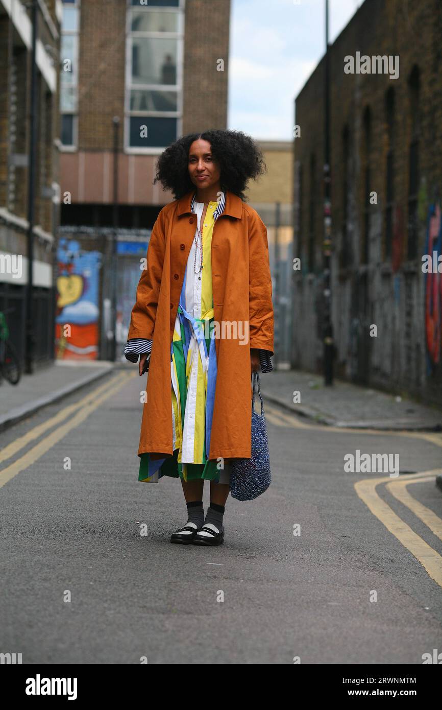 Chioma Nnadi est chic à la Fashion week de Londres Banque D'Images