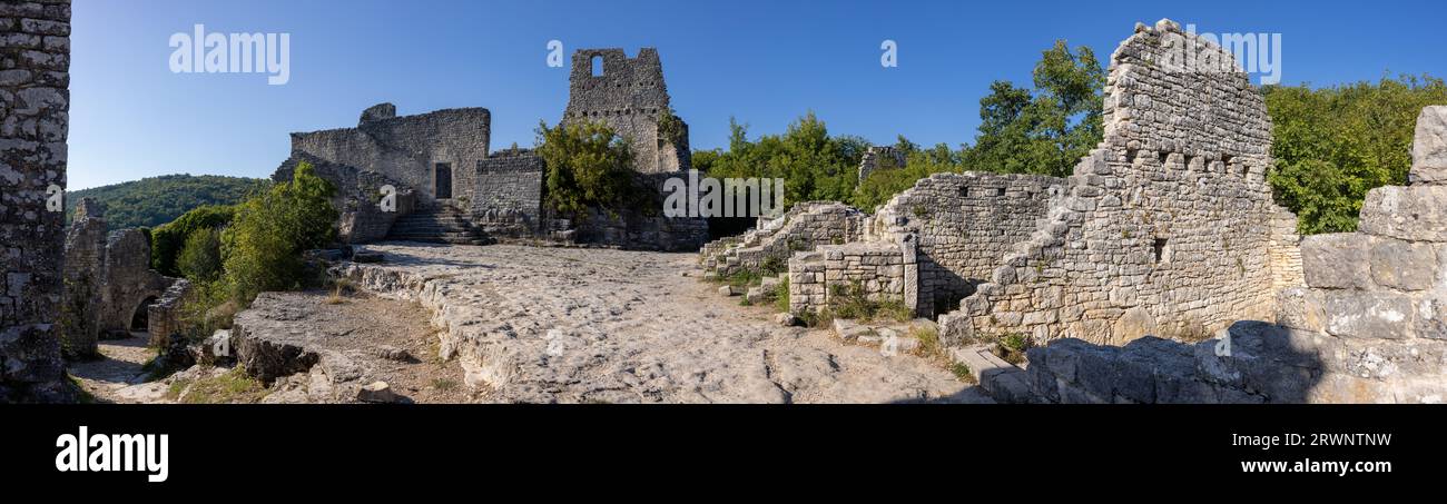 Ruines dans la vieille ville de Dvigrad, Istrie, Croatie Banque D'Images