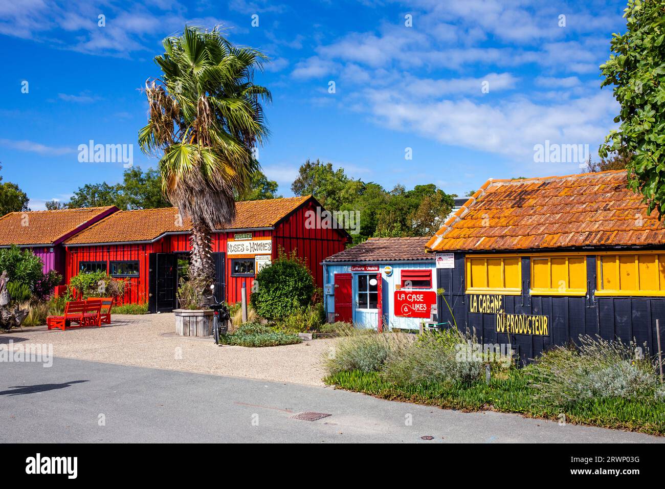 Cabanes en bois colorées à l'Ile d'Oléron Banque D'Images