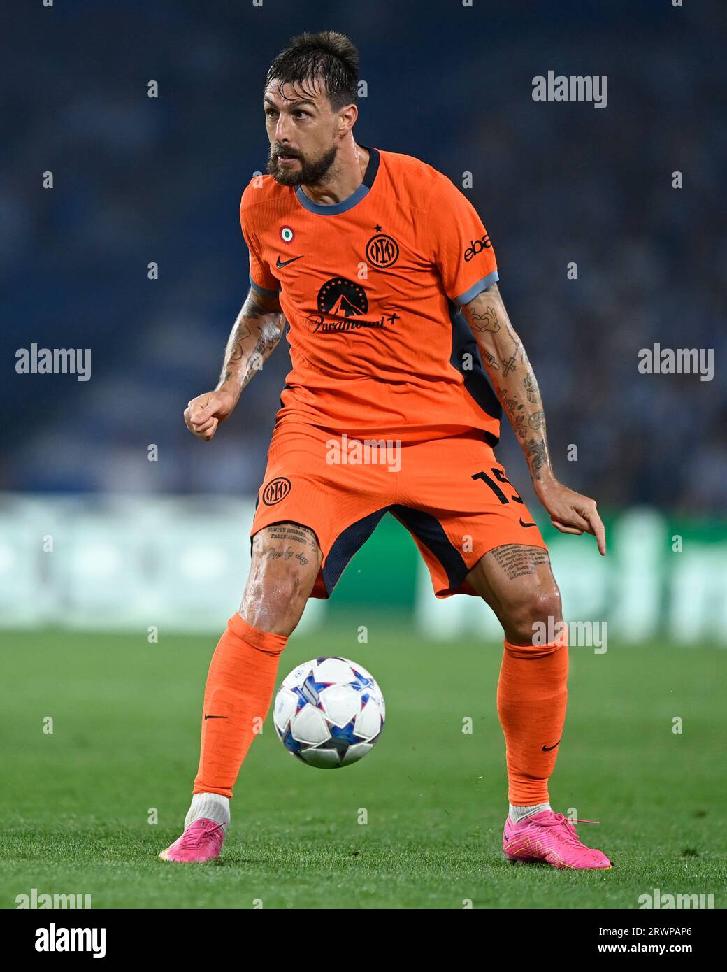 San Sebastian, Espagne. 20 septembre 2023. Francesco Acerbi hors FC Internazionalependant le match de l'UEFA Champions League, Groupe D, entre la Real Sociedad et l'Inter Milan a joué au Reale Arena Stadium le 20 septembre 2023 à San Sebastian, Espagne. (Photo de Cesar Ortiz/PRESSINPHOTO) crédit : PRESSINPHOTO SPORTS AGENCY/Alamy Live News Banque D'Images
