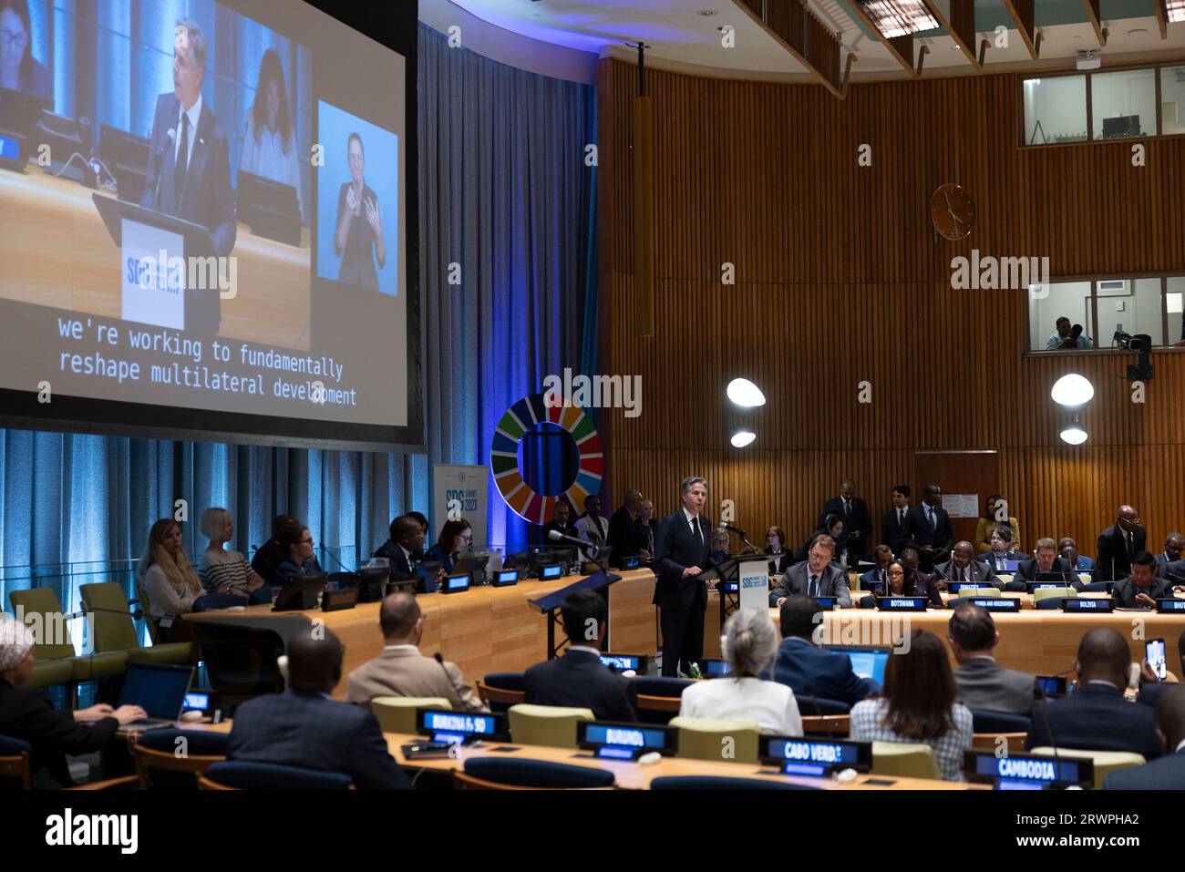 New York, États-Unis. 20 septembre 2023. Le secrétaire d'État américain Antony Blinken, au centre, s'adresse au Sommet des Nations Unies sur les objectifs de développement durable au siège des Nations Unies, le 20 septembre 2023 à New York, New York, États-Unis. Crédit : Chuck Kennedy/Département d'État des États-Unis/Alamy Live News Banque D'Images