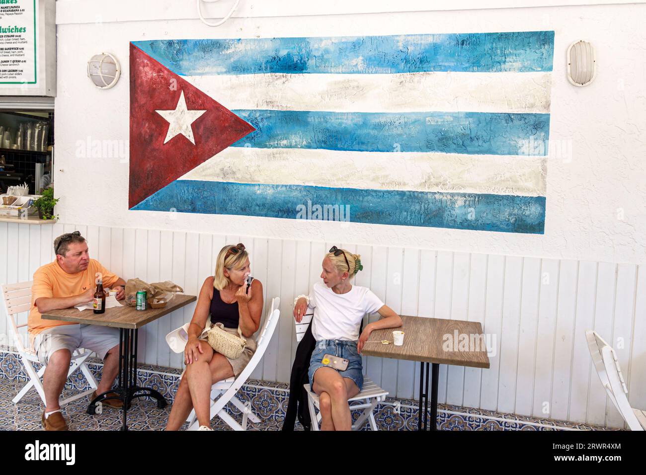 Miami Beach Floride, cuisine cubaine Sazon, intérieur intérieur intérieur, restaurants restaurants cafés bistros entreprises dîner dîner à l'extérieur, café bis décontracté Banque D'Images