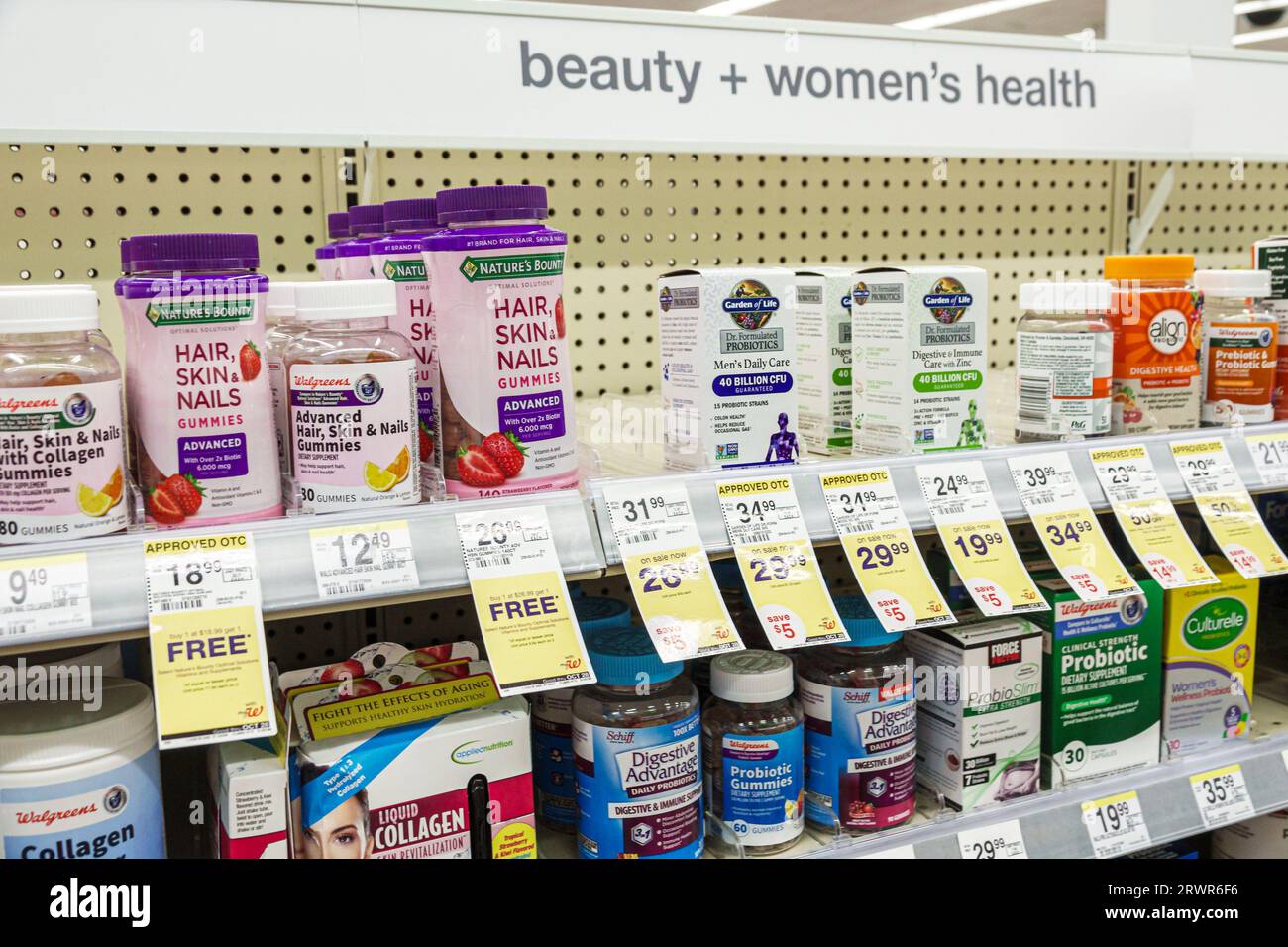 Miami Beach Floride, pharmacie Walgreens, intérieur intérieur intérieur, ongles gummies de peau de cheveux, nature's Bounty, magasins d'affaires magasins d'affaires magasin Banque D'Images