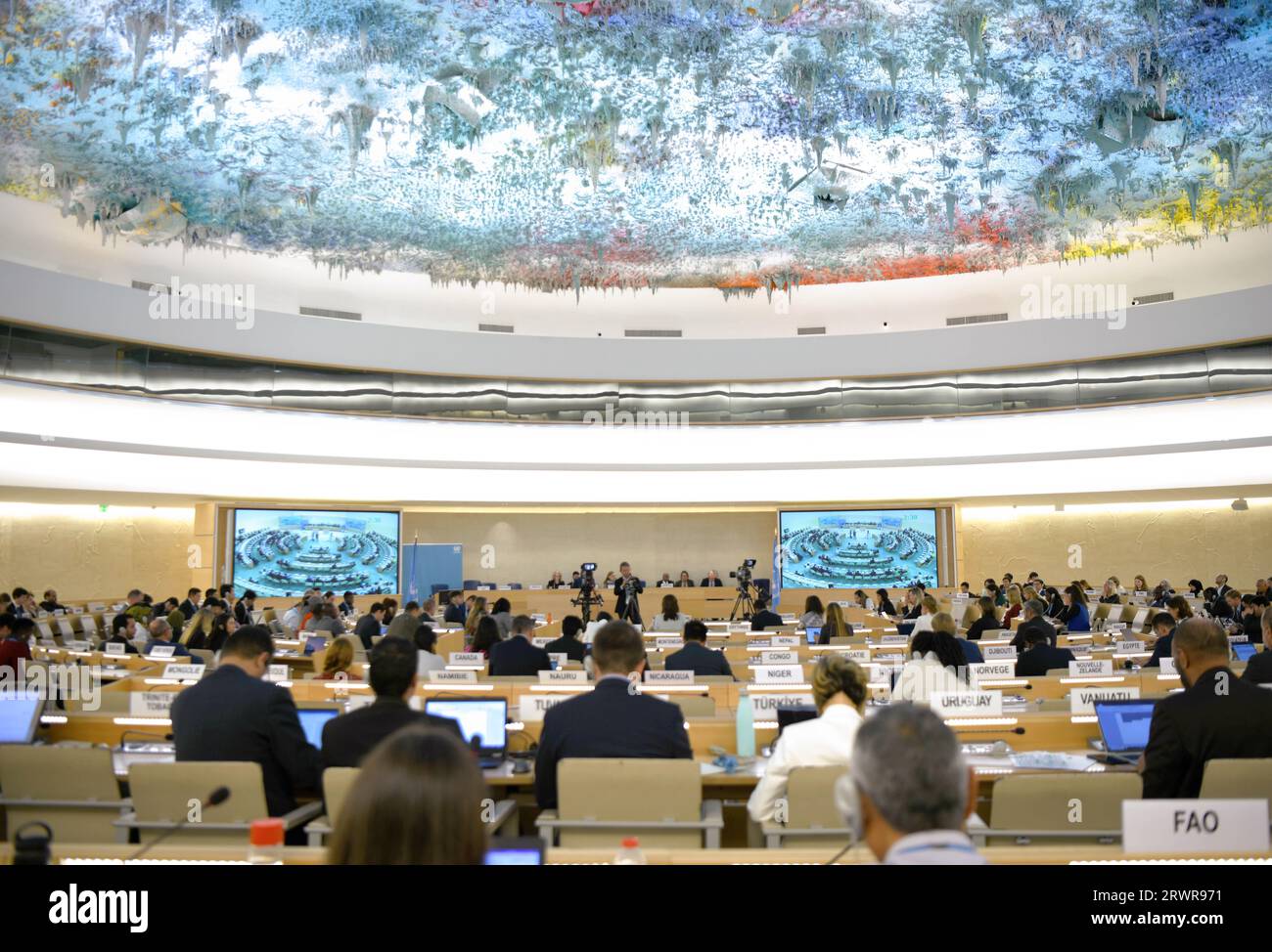 Genève. 20 septembre 2023. Cette photo prise le 20 septembre 2023 montre le 54e Conseil des droits de l'homme, à Genève, en Suisse. La Chine et les pays partageant les mêmes idées ont souligné mercredi l’importance de promouvoir des sociétés inclusives au profit des femmes handicapées et de contribuer à leur vie et à leur développement égaux. Crédit : Lian Yi/Xinhua/Alamy Live News Banque D'Images