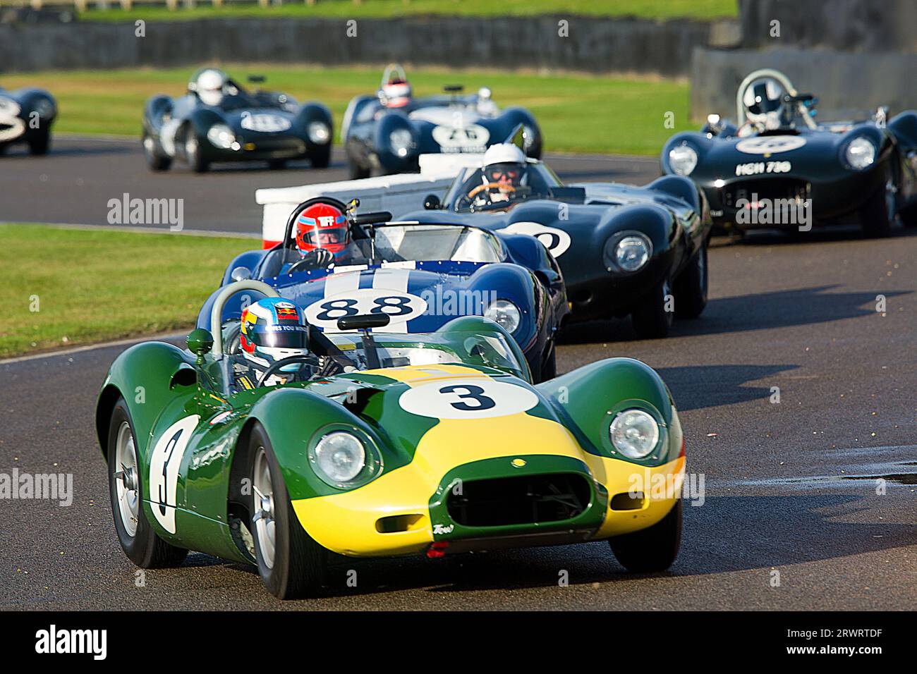 1959 Lister-Jaguar 'Knobbly' piloté par Adrian Newey dans la course Sussex Trophy au Goodwood Revival Meeting le 10 septembre 2023 à Chichester, Angleterre. Banque D'Images