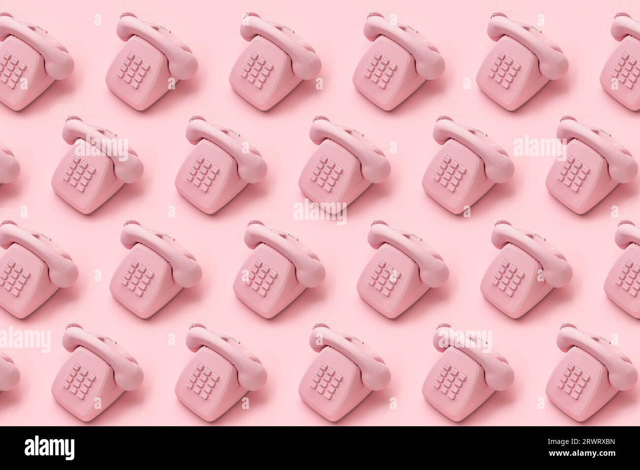 Motif de téléphone à cadran rotatif vintage sur fond rose. Concept créatif, centre d'appels, support client. . Photo de haute qualité Banque D'Images