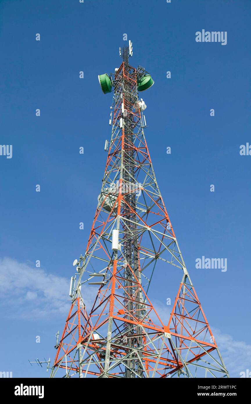 Mât de transmission à large bande Banque D'Images