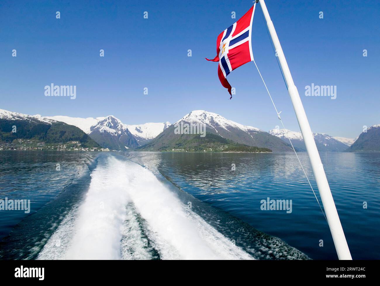 Ferry rapide dans le Sognefjord Banque D'Images