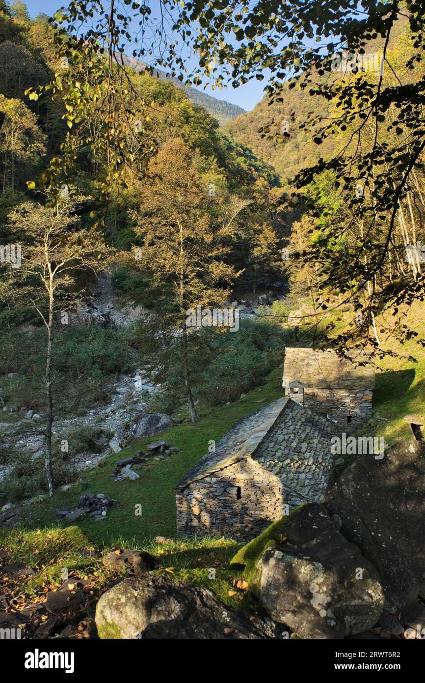 Le vieux Mulini di Piero (Piero Mills) dans les Vallées de Luino, Luono, Varesotto, Lombardie, Italie Banque D'Images