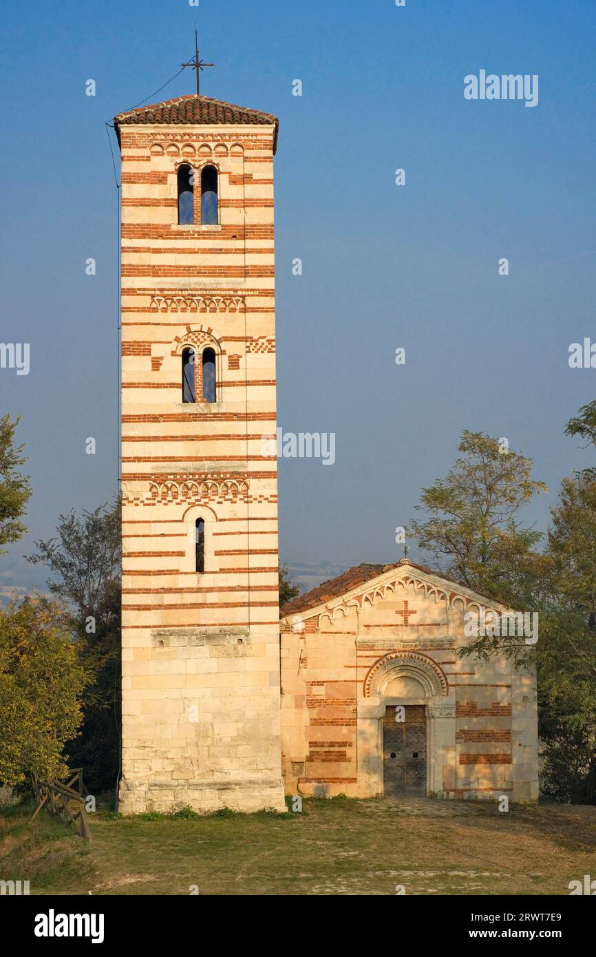 L'église romane Monferrato de campagne de San Nazario e Celso près de Montechiaro, Asti Monferrato, Piémont, Italie Banque D'Images