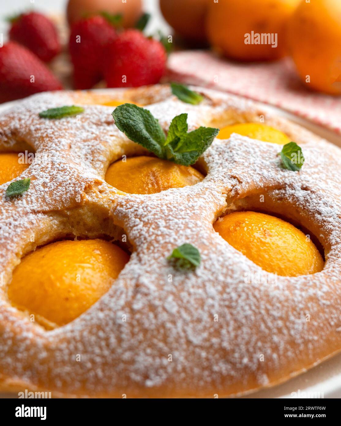Tarte traditionnelle aux abricots des îles Baléares en Espagne. Banque D'Images
