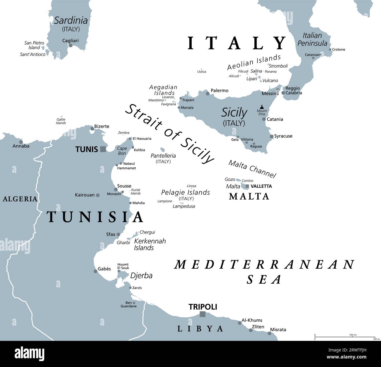 Détroit de Sicile, carte politique grise. Aussi appelé canal sicilien. Détroit, situé dans la mer Méditerranée, entre la Tunisie et la Sicile, Italie. Banque D'Images