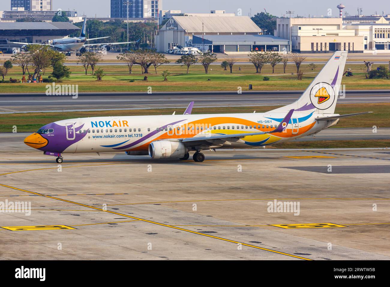 Bangkok, Thaïlande - 14 février 2023 : avion NokAir Boeing 737-800 à l'aéroport Don Mueang de Bangkok en Thaïlande. Banque D'Images