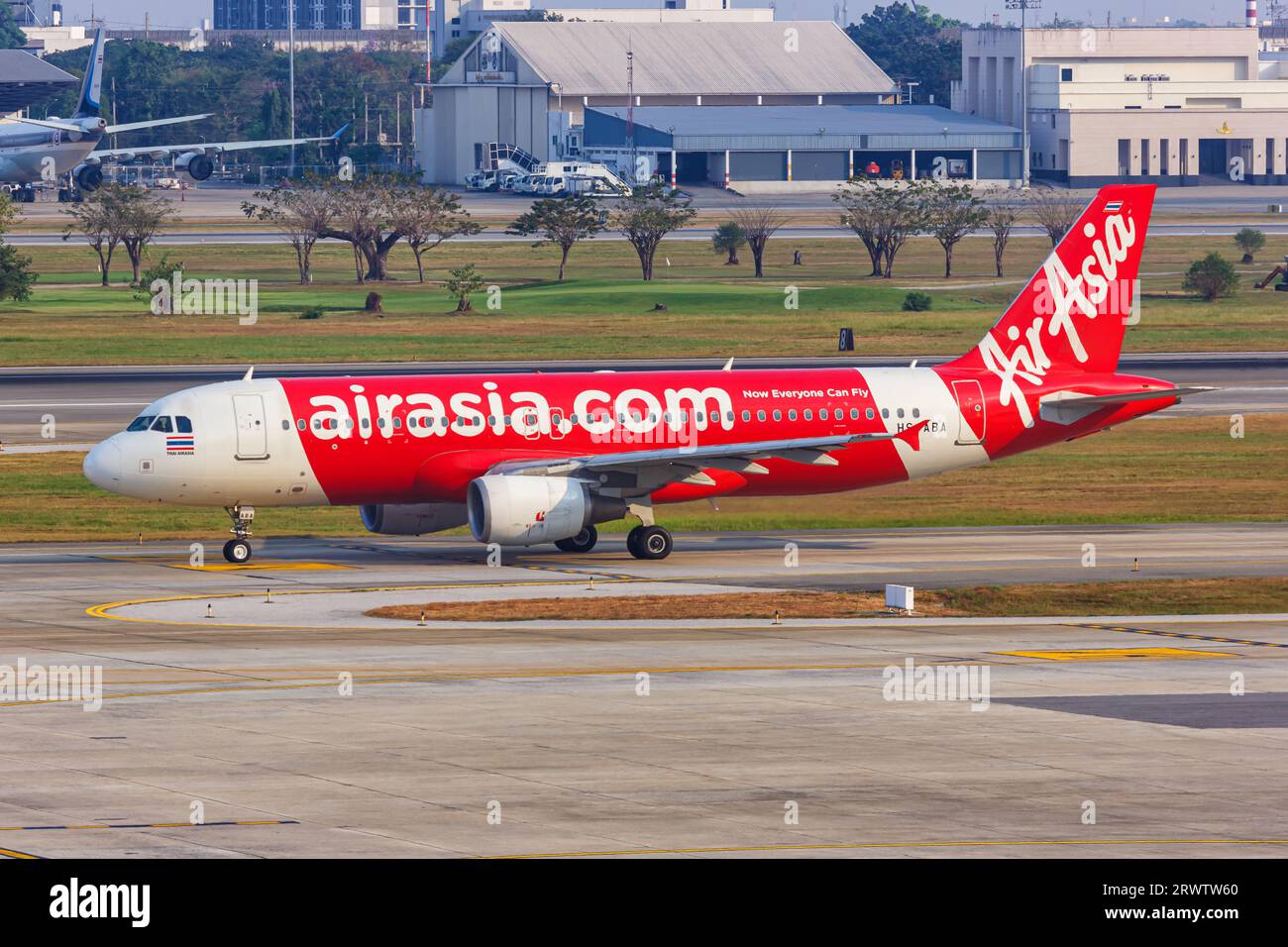 Bangkok, Thaïlande - 14 février 2023 : AirAsia Airbus A320 à l'aéroport Don Mueang de Bangkok en Thaïlande. Banque D'Images