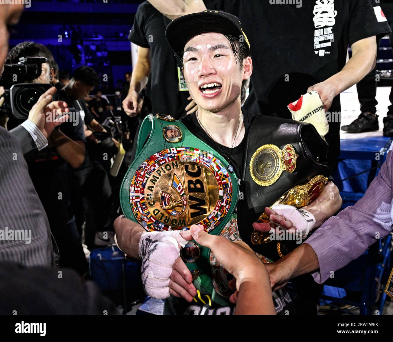 Le champion Kenshiro Teraji a remporté le combat de boxe poids-mouche léger WBC-WBA à l'Ariake Arena le 18 septembre 2023 à Tokyo, au Japon. Crédit : Hiroaki Finito Yamaguchi/AFLO/Alamy Live News Banque D'Images