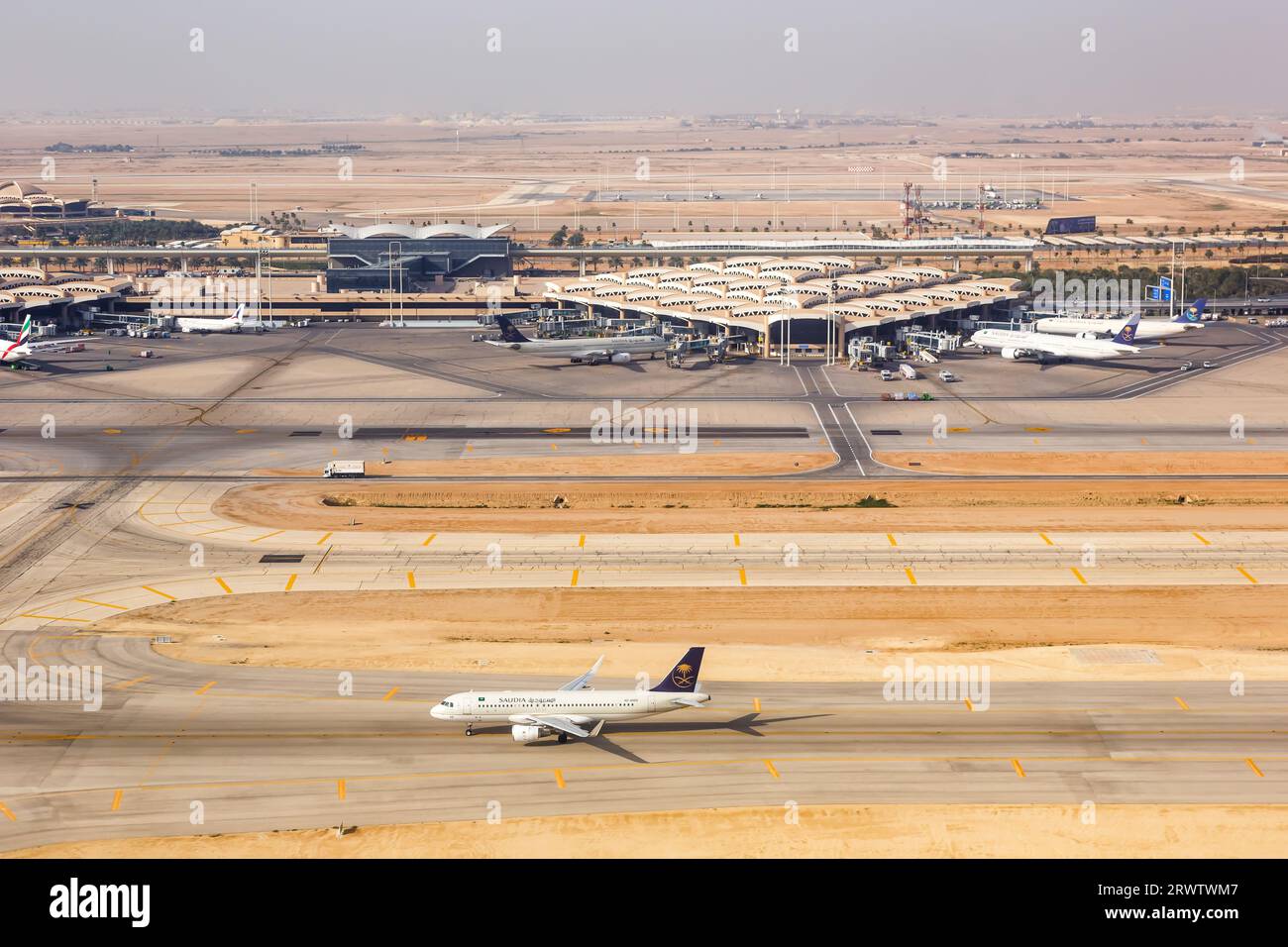 Riyad, Arabie saoudite - 15 février 2023 : vue aérienne de l'aéroport international de Riyad, Arabie saoudite. Banque D'Images