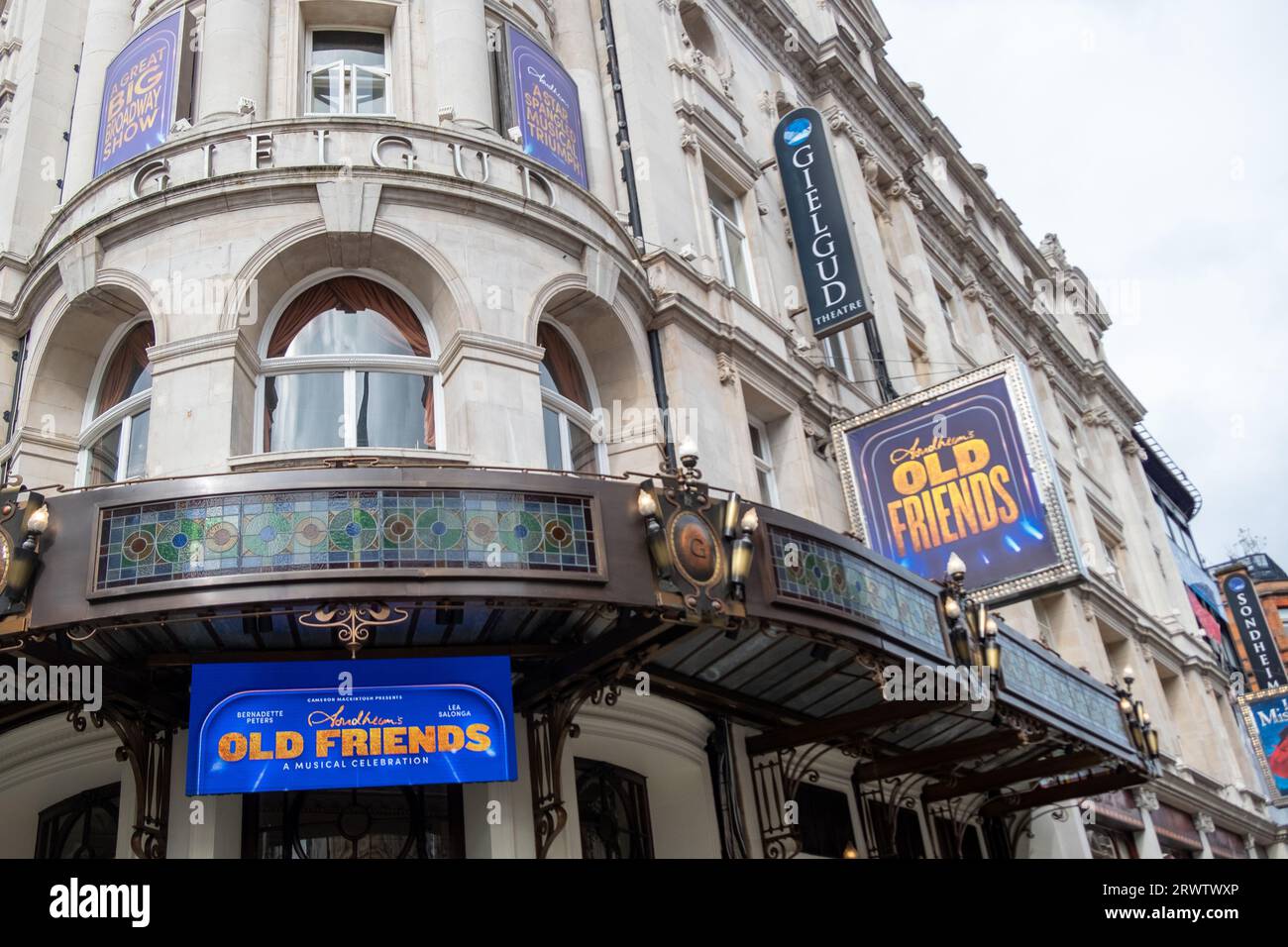 LONDRES - 18 SEPTEMBRE 2023 : production Old Friend de Stephen Sondheim au Delfont Mackintosh Theatre dans le West End Banque D'Images