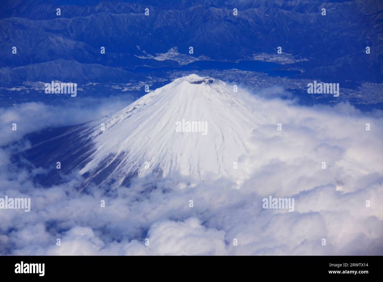 Photo aérienne de Fuji et du lac Kawaguchi Banque D'Images