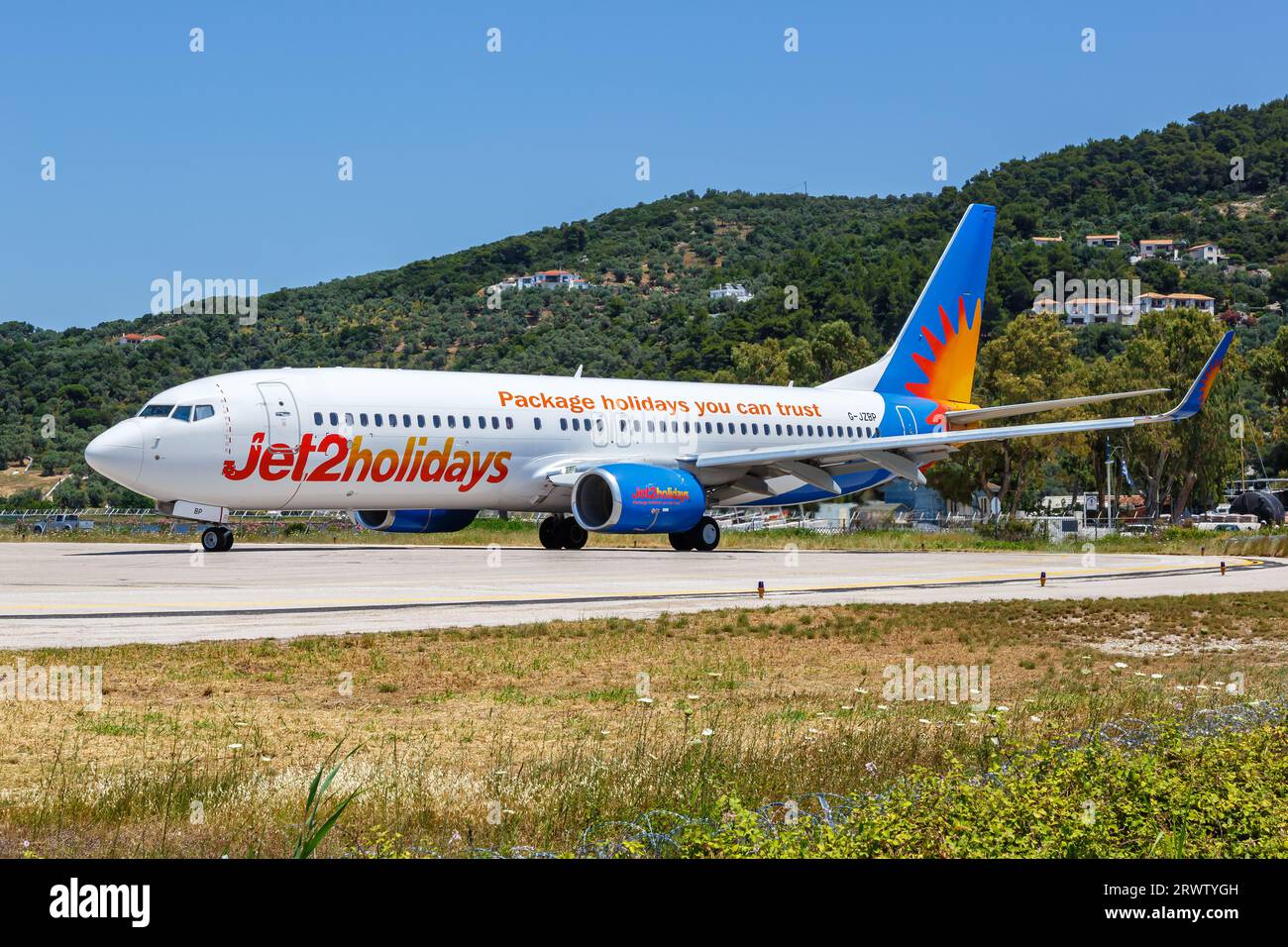 Skiathos, Grèce - 24 juin 2023 : avion Jet2 Boeing 737-800 à l'aéroport de Skiathos (JSI) en Grèce. Banque D'Images