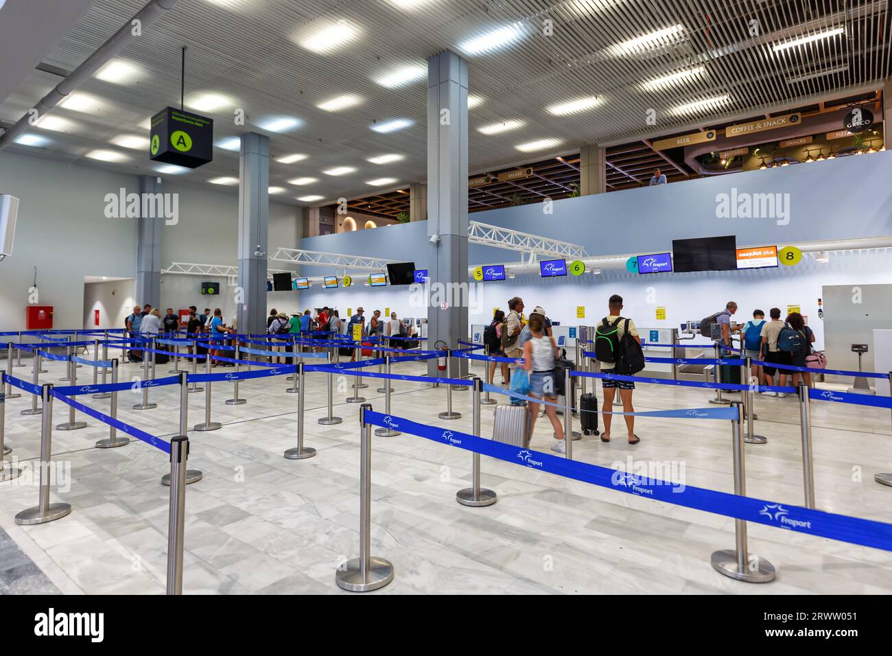 Skiathos, Grèce - 30 juin 2023 : terminal de l'aéroport de Skiathos (JSI) en Grèce. Banque D'Images