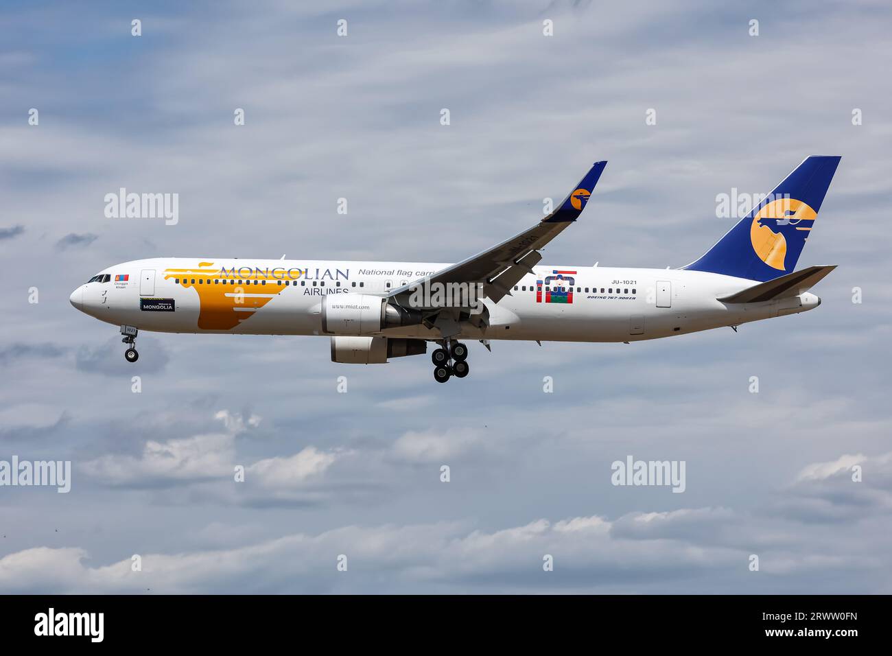Francfort, Allemagne - 18 juillet 2023 : avion MIAT Boeing 767-300ER de Mongolian Airlines à l'aéroport de Francfort (FRA) en Allemagne. Banque D'Images