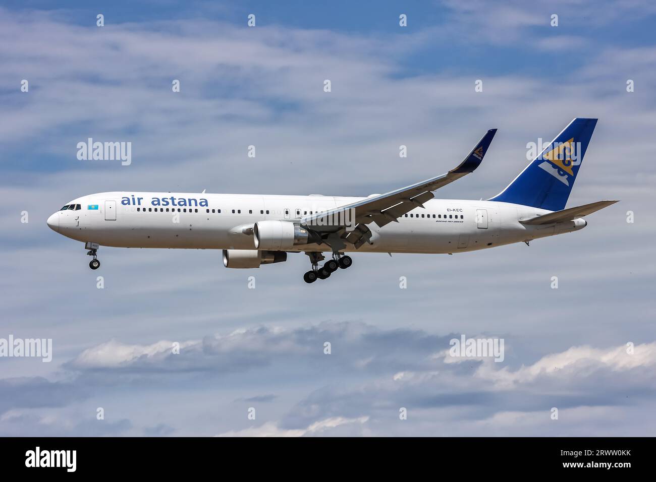 Francfort, Allemagne - 18 juillet 2023 : Boeing 767-300ER d'Air Astana à l'aéroport de Francfort (FRA) en Allemagne. Banque D'Images