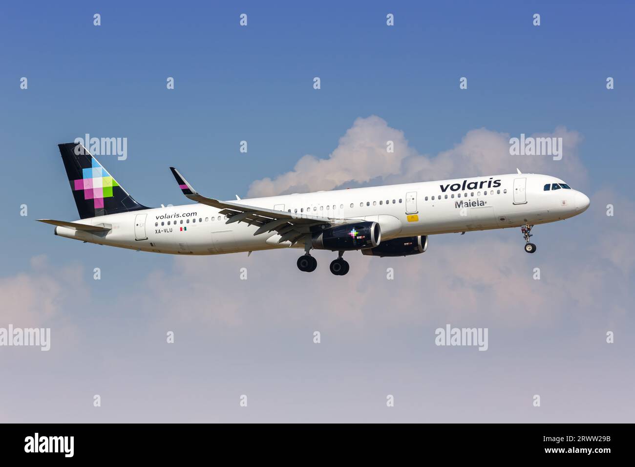 Dallas, États-Unis - 5 mai 2023 : avion Airbus A321 Volaris à l'aéroport de Dallas fort Worth (DFW) aux États-Unis. Banque D'Images