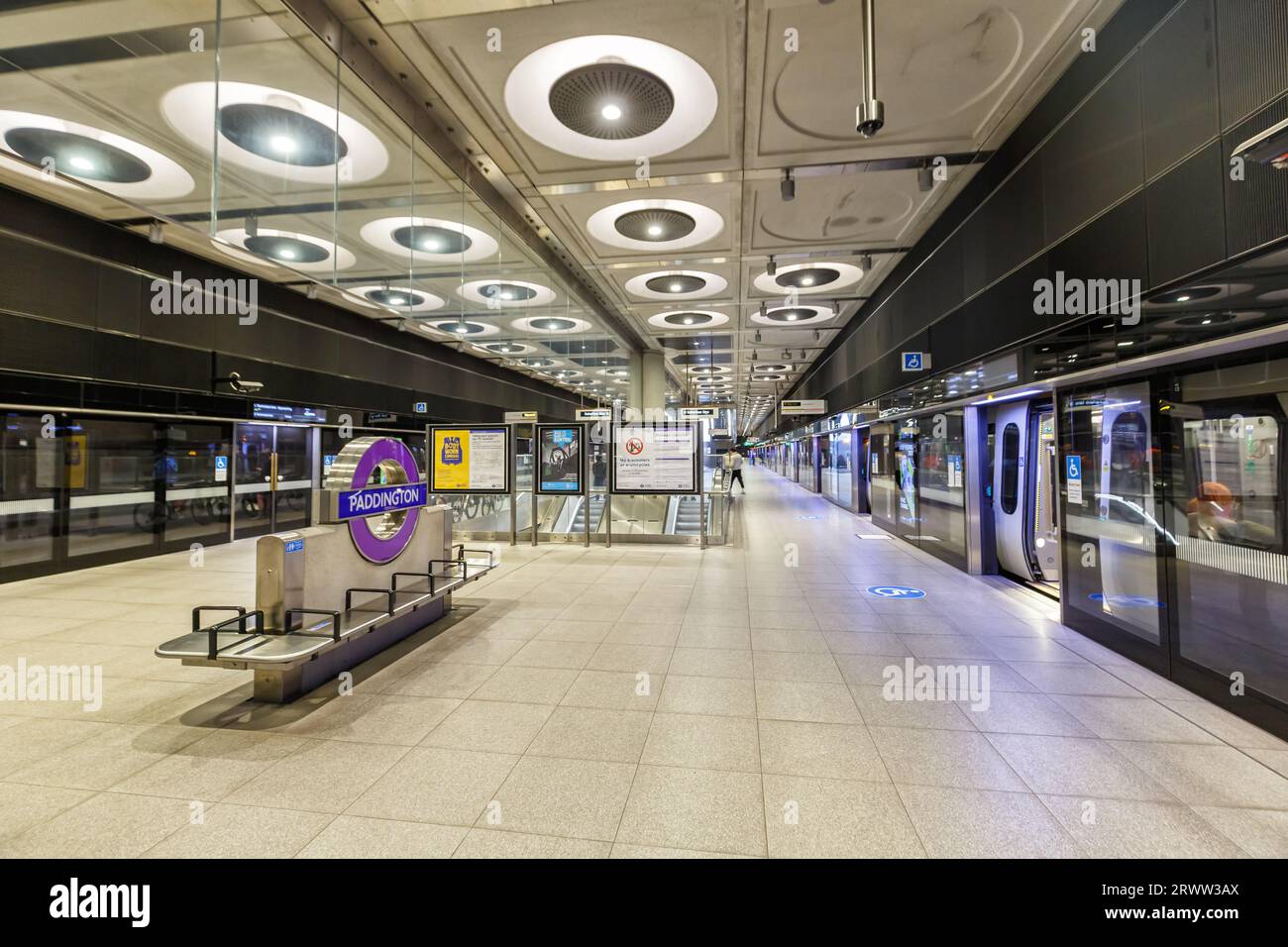 Londres, Royaume-Uni - 29 avril 2023 : station de métro Paddington sur la ligne Elizabeth Crossrail à Londres, Royaume-Uni. Banque D'Images