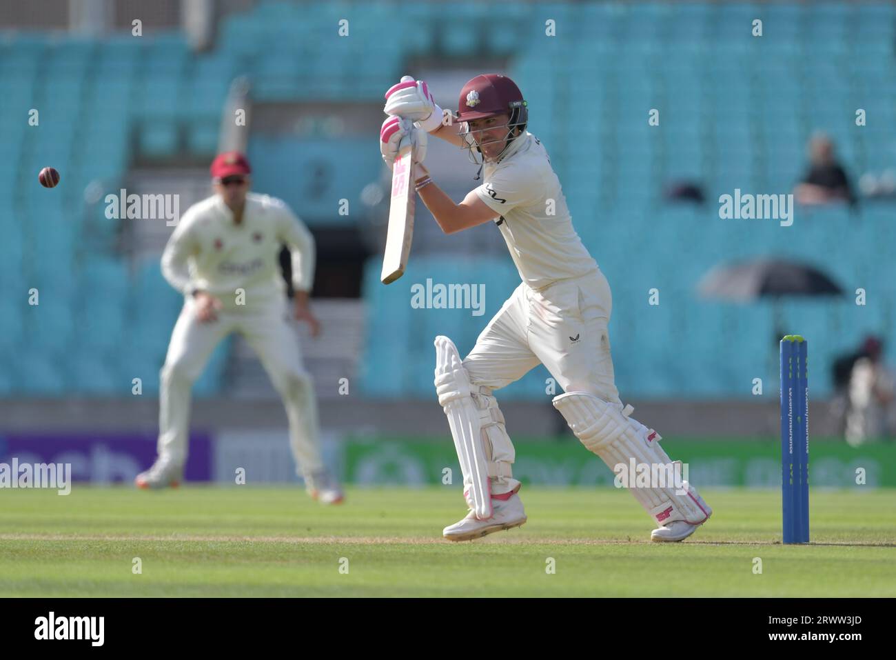 Londres, Angleterre. 21 septembre 2023. Rory Burns du Surrey bat contre Northamptonshire lors de la troisième journée du LV=Insurance County Championship match au Kia Oval. Kyle Andrews/Alamy Live News Banque D'Images