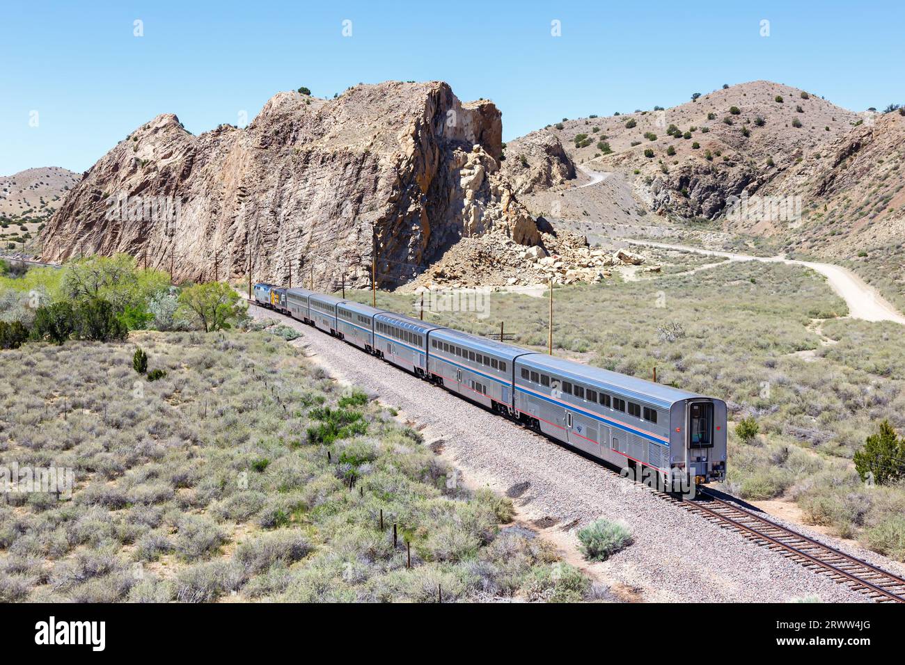 Los Cerrillos, États-Unis - 9 mai 2023 : train de voyageurs Amtrak Southwest Chief à Los Cerrillos Nouveau-Mexique, États-Unis. Banque D'Images