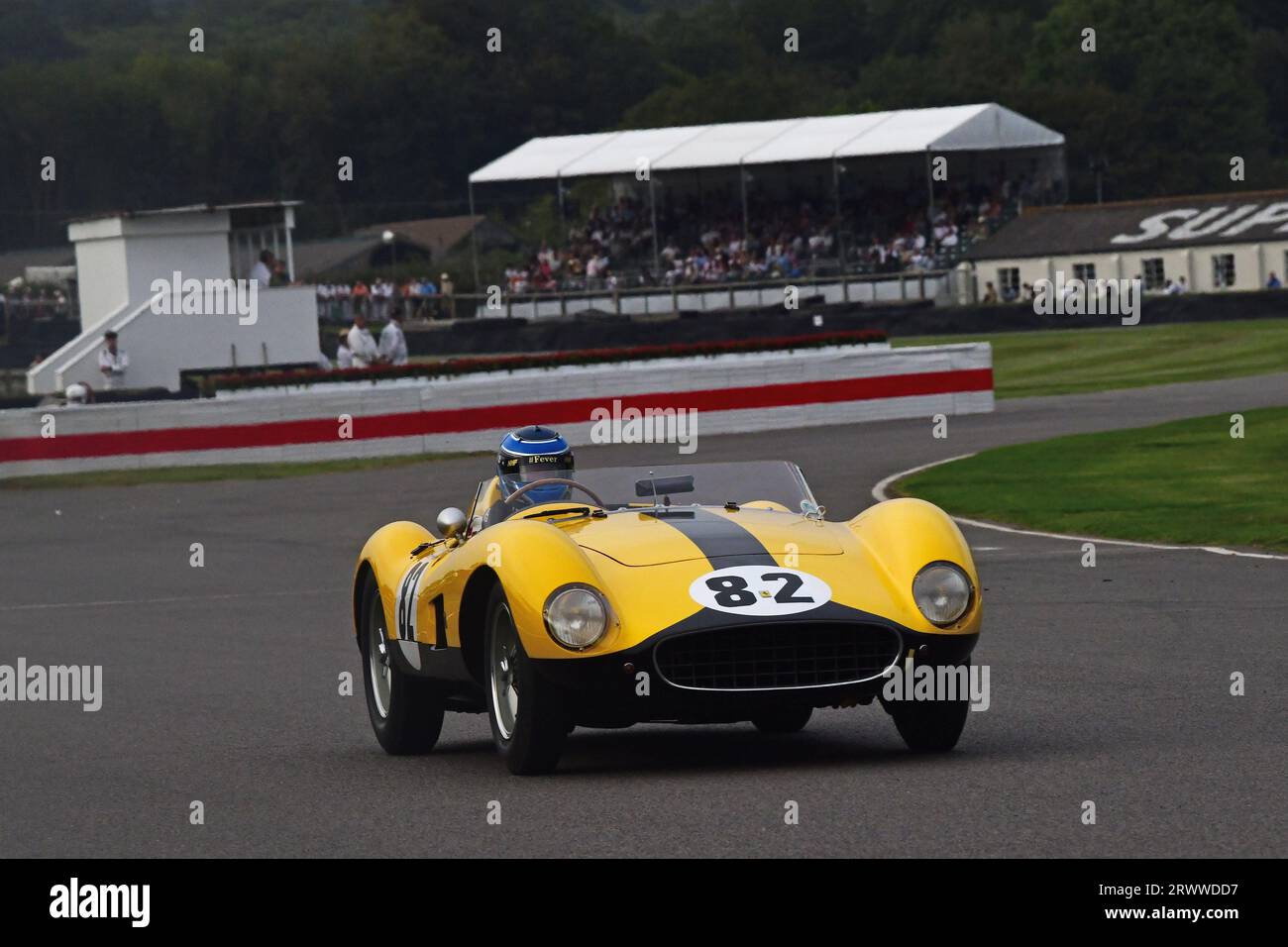 James Cottingham, Alasdair McCaig, Ferrari 500 TRC, a couru alors que le soleil commençait à se coucher dans la soirée, le Freddie March Memorial Trophy, une course de soixante minutes Banque D'Images