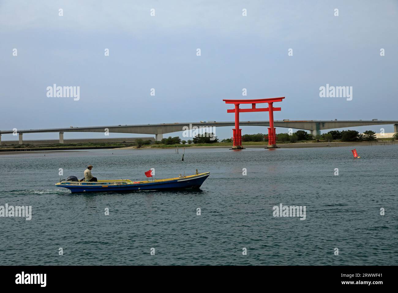 Mai : Aka-torii (porte rouge) à Bentenjima Banque D'Images