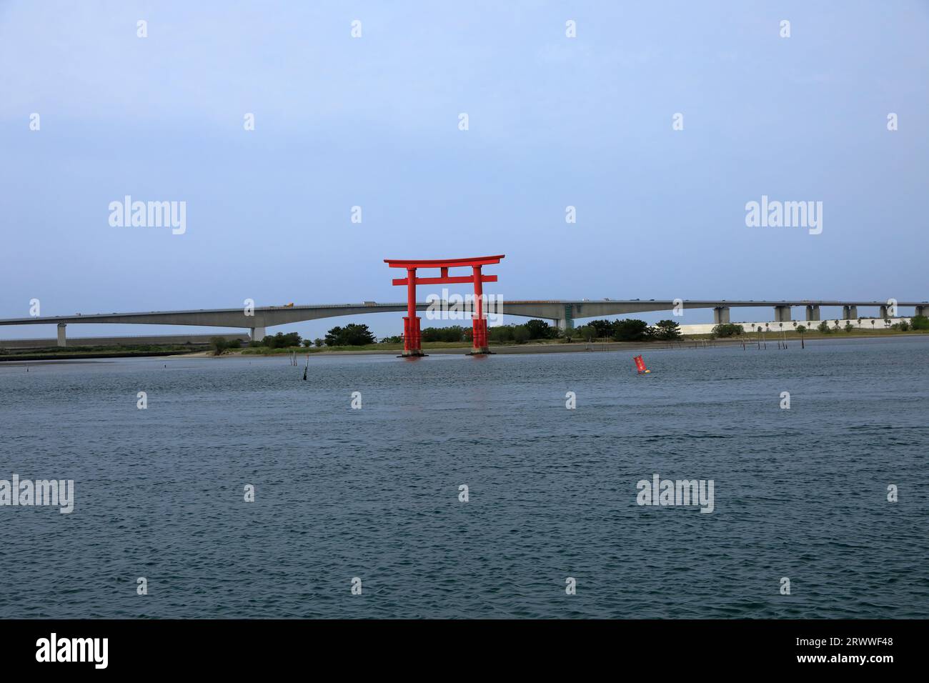Mai : Aka-torii (porte rouge) à Bentenjima Banque D'Images