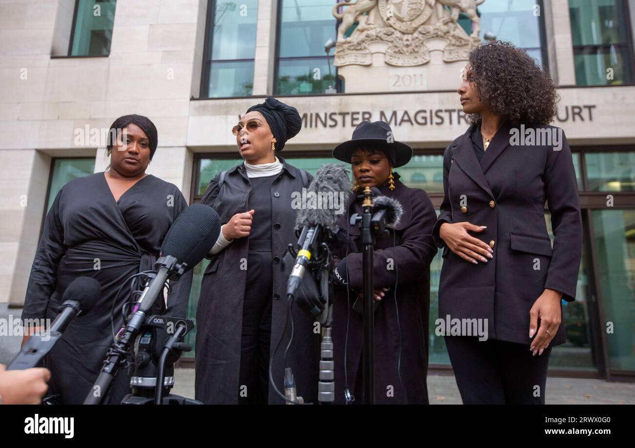 Londres, Angleterre, Royaume-Uni. 21 septembre 2023. Les membres du groupe de campagne Justice for Chris Kaba font une déclaration devant la Westminster magistrates court après le procès d'un policier qui a tué leur fils de 24 ans dans le sud de Londres l'année dernière. (Image de crédit : © Tayfun Salci/ZUMA Press Wire) USAGE ÉDITORIAL SEULEMENT! Non destiné à UN USAGE commercial ! Banque D'Images